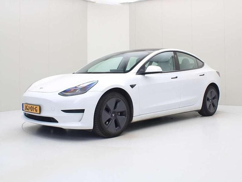 Wit Gebruikt 2021 Tesla Model 3 Standard Range Sedan | € 20.900 (Eerlijke prijs) - Afbeelding 1/4