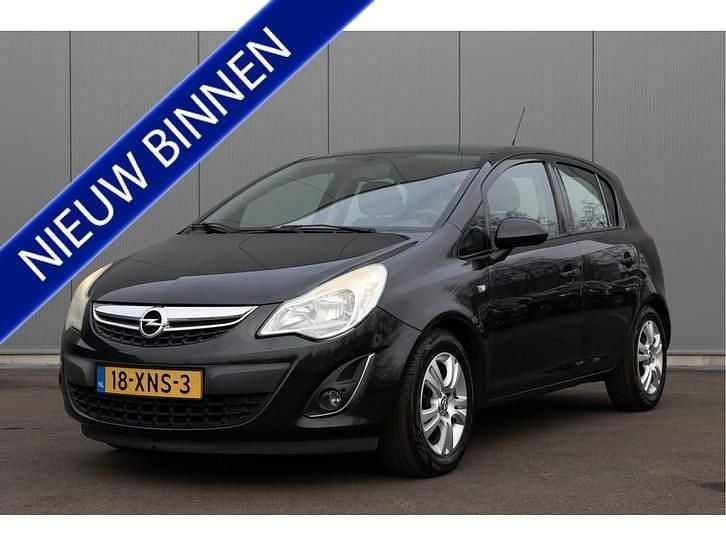 Zwart Gebruikt 2012 Opel Corsa Edition Hatchback | € 2.945 (Eerlijke prijs) - Afbeelding 1/1