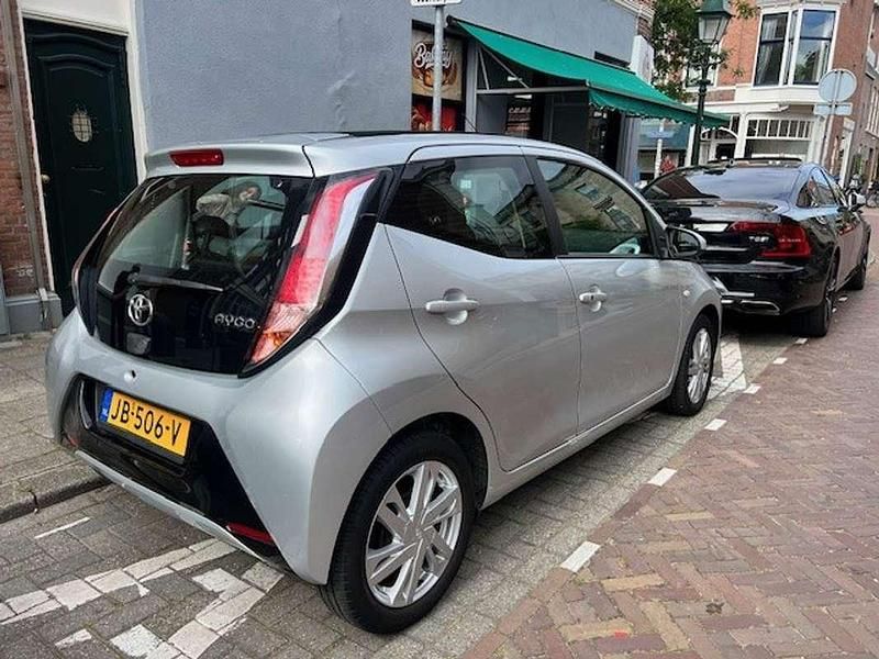 Occasion Toyota Aygo X-wave 69 PK (50 kW) 2016 Zilver Hatchback