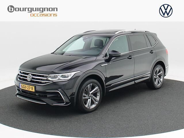 Zwart Gebruikt 2023 VW Tiguan Allspace Business+ SUV | € 46.450 (Duur) - Afbeelding 1/4
