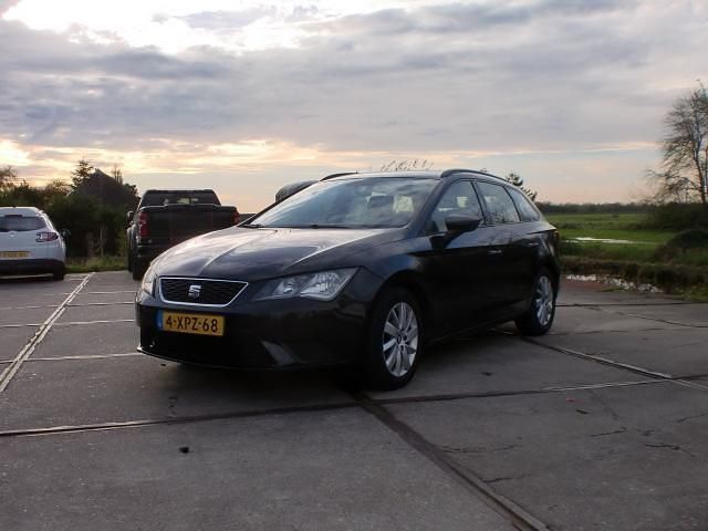 Zwart (metallic) Occasion 2014 Seat Leon ST Stationwagen | € 4.750 (Eerlijke prijs) - Afbeelding 1/4