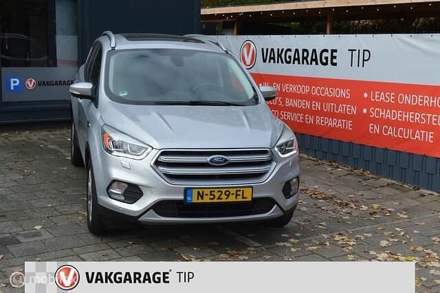 Grijs Gebruikt 2016 Ford Kuga Titanium SUV | € 14.750 (Eerlijke prijs) - Afbeelding 1/4