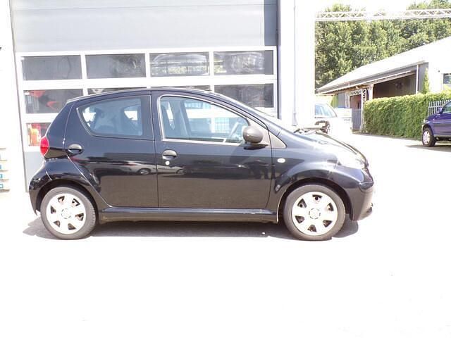 Occasion Toyota Aygo 68 PK (50 kW) 2007 Zwart Hatchback