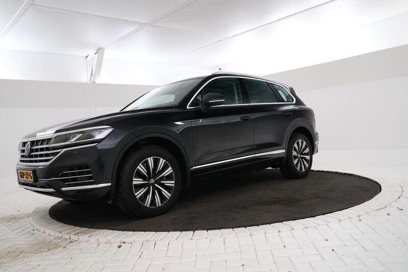 Zwart Gebruikt 2020 VW Touareg SUV | € 51.499 (Eerlijke prijs) - Afbeelding 1/4