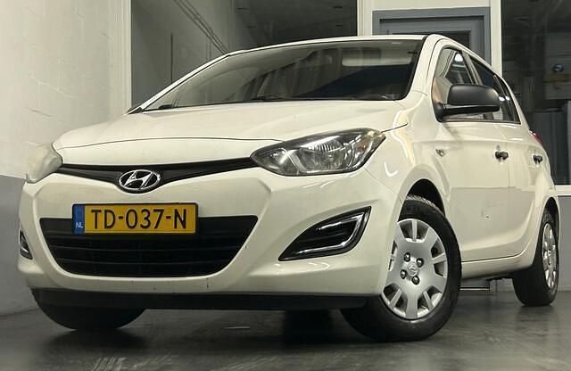 Wit Gebruikt 2013 Hyundai i20 Hatchback | € 3.795 (Goede deal) - Afbeelding 1/4