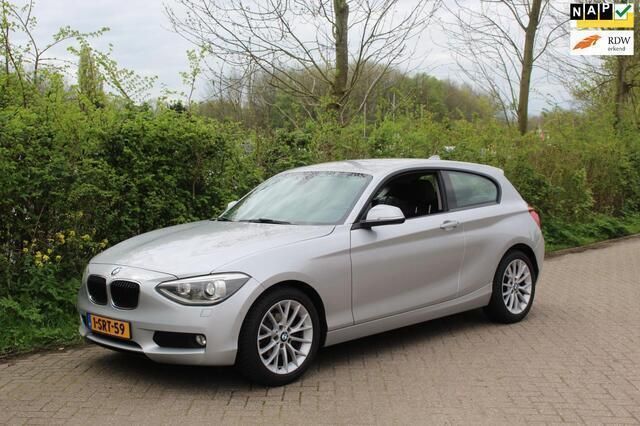 Grijs Gebruikt 2013 BMW 116 Performance Hatchback | € 9.995 (Iets duurder) - Afbeelding 1/4