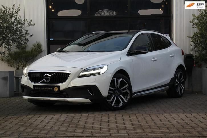 Occasion 2016 Volvo V40 CC Summum Stationwagen | € 21.745 (Iets duurder) - Afbeelding 1/4