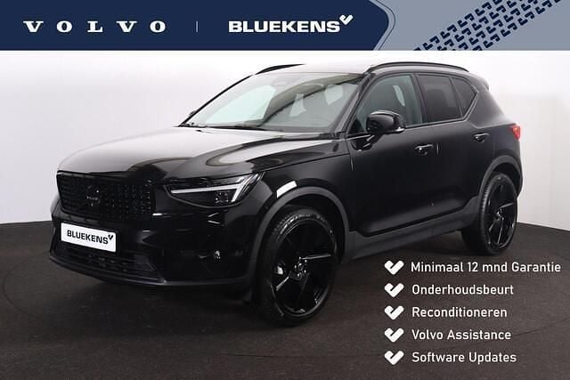Zwart Occasion 2025 Volvo XC40 Plus SUV | € 44.900 (Eerlijke prijs) - Afbeelding 1/4