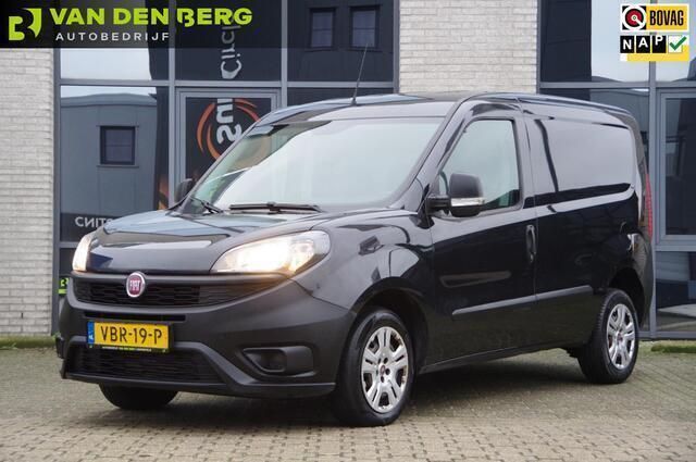 Zwart Gebruikt 2019 Fiat Doblò MPV | € 6.645 (Eerlijke prijs) - Afbeelding 1/4