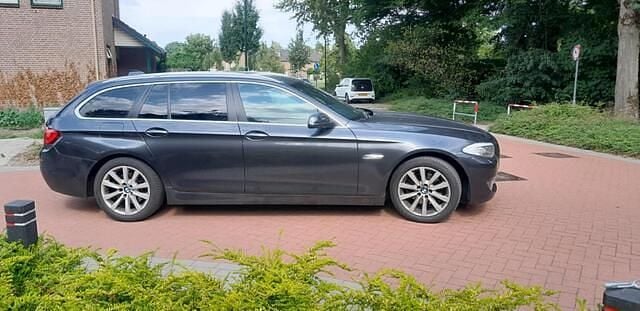 Grijs Gebruikt 2011 BMW 520 Executive Stationwagen | € 3.995 (Super prijs) - Afbeelding 1/4
