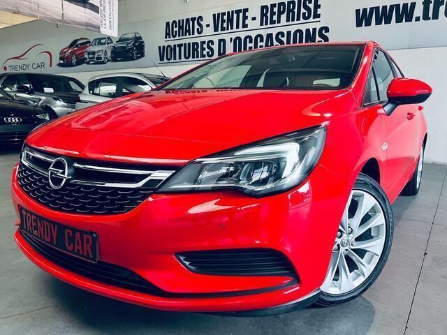 Rood Gebruikt 2018 Opel Astra Sedan | € 11.900 (Eerlijke prijs) - Afbeelding 1/4