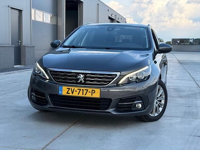 Grijs (metallic) Occasion 2019 Peugeot 308 SW Allure Stationwagen | € 5.999 (Super prijs) - Afbeelding 1/4