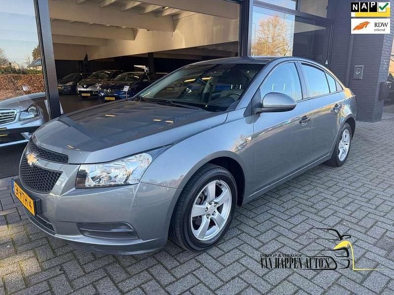 Grijs Occasion 2010 Chevrolet Cruze Sedan | € 2.999 (Eerlijke prijs) - Afbeelding 1/4
