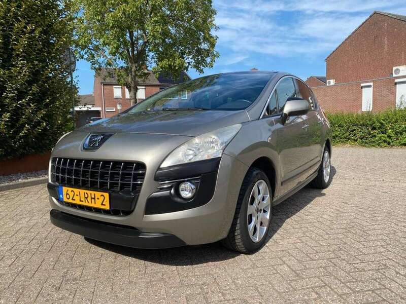 Grijs, metallic lak Gebruikt 2010 Peugeot 3008 MPV | € 3.750 (Eerlijke prijs) - Afbeelding 1/4