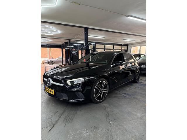 Occasion Mercedes A180 Business 136 PK (100 kW) 2019 Zwart Hatchback