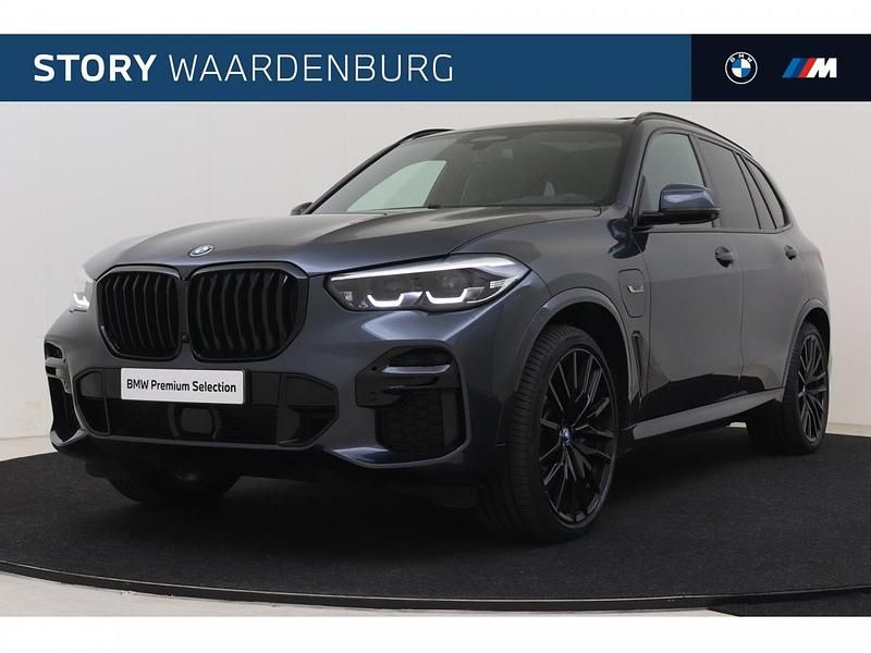 Arcticgrau (grijs metallic) Gebruikt 2022 BMW X5 Comfort Edition SUV | € 68.950 (Eerlijke prijs) - Afbeelding 1/4