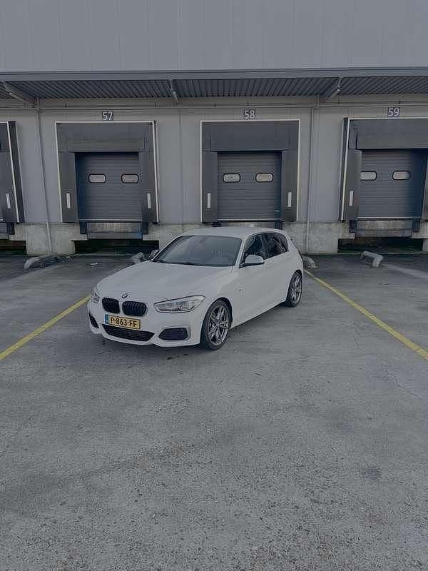 Wit Gebruikt 2017 BMW M140 M Sport Hatchback | € 25.450 - Afbeelding 1/4