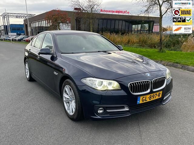 Blauw metallic Gebruikt 2015 BMW 520 Executive Sedan | € 18.950 (Eerlijke prijs) - Afbeelding 1/4