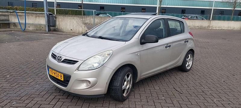 Grijs Gebruikt 2009 Hyundai i20 Active MPV | € 2.400 - Afbeelding 1/4