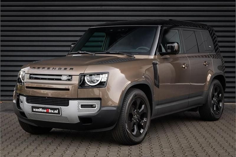 Bruin (metallic) Gebruikt 2024 Land Rover Defender S SUV | € 74.900 (Goede deal) - Afbeelding 1/4