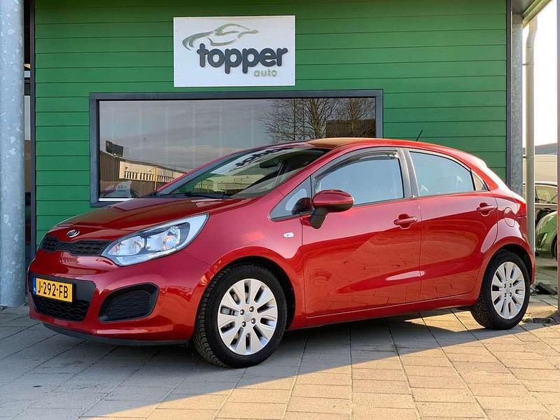 Occasion Kia Rio Plus 109 PK (80 kW) 2012 Rood Hatchback