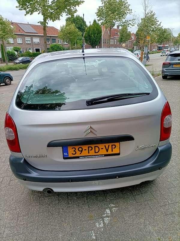 Grijs Gebruikt 2004 Citroën Xsara Picasso MPV | € 1.650 (Eerlijke prijs) - Afbeelding 1/4