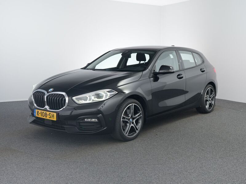 Zwart Gebruikt 2021 BMW 118 Executive Hatchback | € 21.445 (Eerlijke prijs) - Afbeelding 1/4