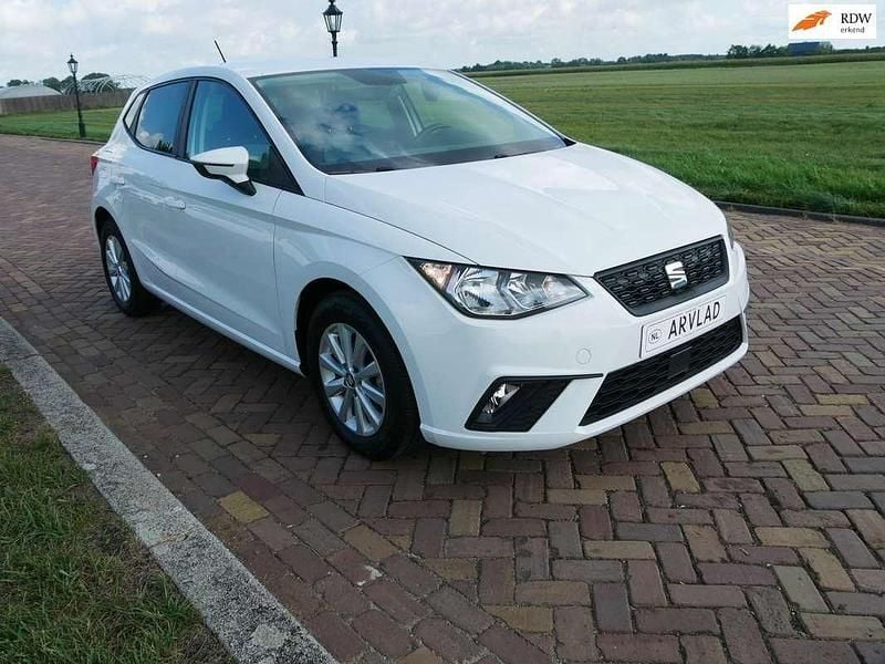 Wit Gebruikt 2020 Seat Ibiza Reference Hatchback | € 9.680 (Eerlijke prijs) - Afbeelding 1/3