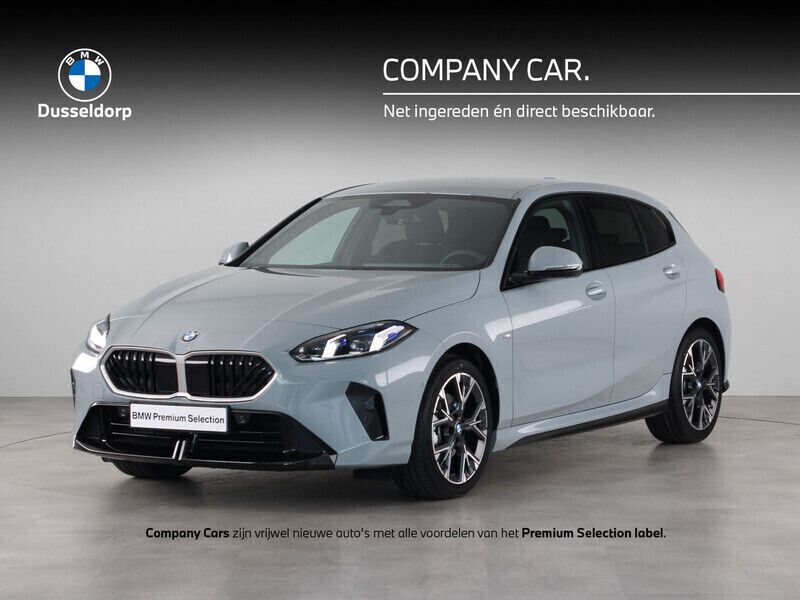 Grijs, metallic lak Gebruikt 2025 BMW 120 M Sport Hatchback | € 43.950 (Goede deal) - Afbeelding 1/4