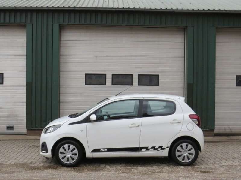 Wit Gebruikt 2015 Peugeot 108 Hatchback | € 5.750 (Eerlijke prijs) - Afbeelding 1/4