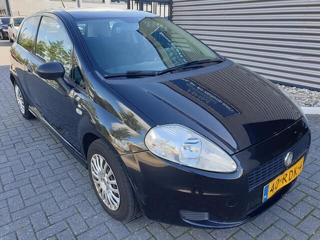 Zwart Gebruikt 2011 Fiat Grande Punto Hatchback | € 999 (Eerlijke prijs) - Afbeelding 1/4