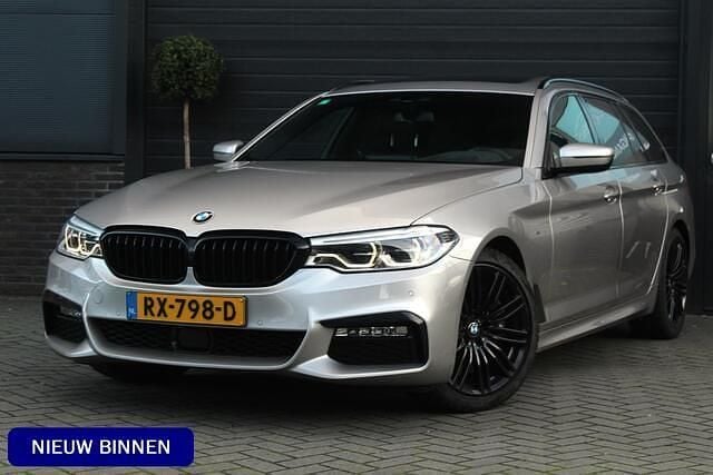 Grijs Gebruikt 2018 BMW 540 Executive Stationwagen | € 37.945 (Eerlijke prijs) - Afbeelding 1/4