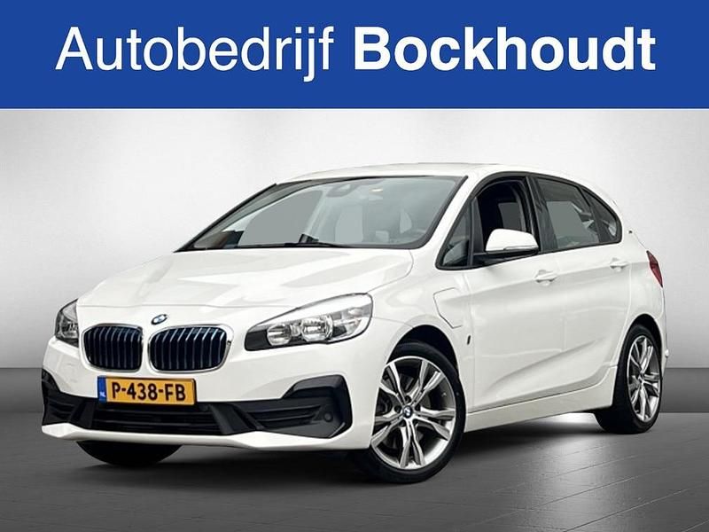 Wit Gebruikt 2018 BMW 225 Active Tourer iPerformance MPV | € 15.750 (Eerlijke prijs) - Afbeelding 1/4