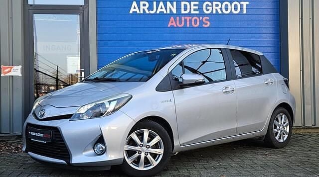 Grijs Occasion 2014 Toyota Yaris Hatchback | € 12.850 (Eerlijke prijs) - Afbeelding 1/4