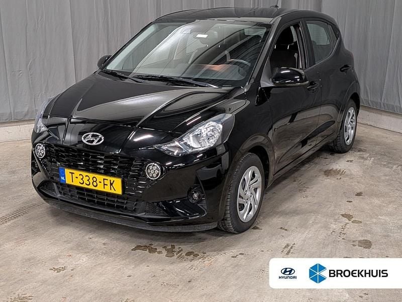 Zwart Gebruikt 2023 Hyundai i10 Comfort Hatchback | € 14.895 (Goede deal) - Afbeelding 1/4