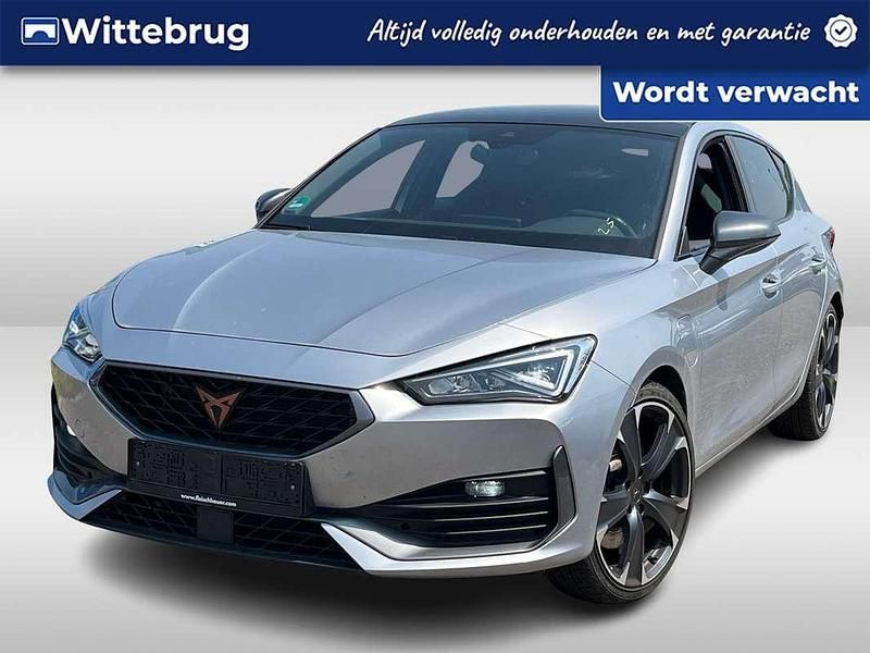 Zilver, metallic lak Gebruikt 2022 Cupra Leon VZ Hatchback | € 28.450 (Eerlijke prijs) - Afbeelding 1/3