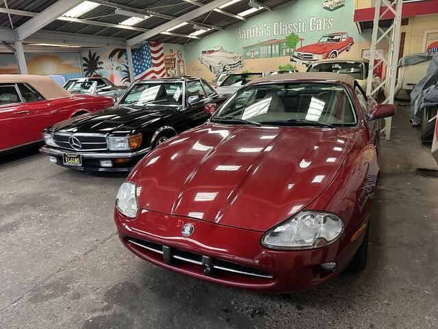 Occasion Jaguar XK8 294 PK (216 kW) 1999 Rood, metallic lak Cabriolet
