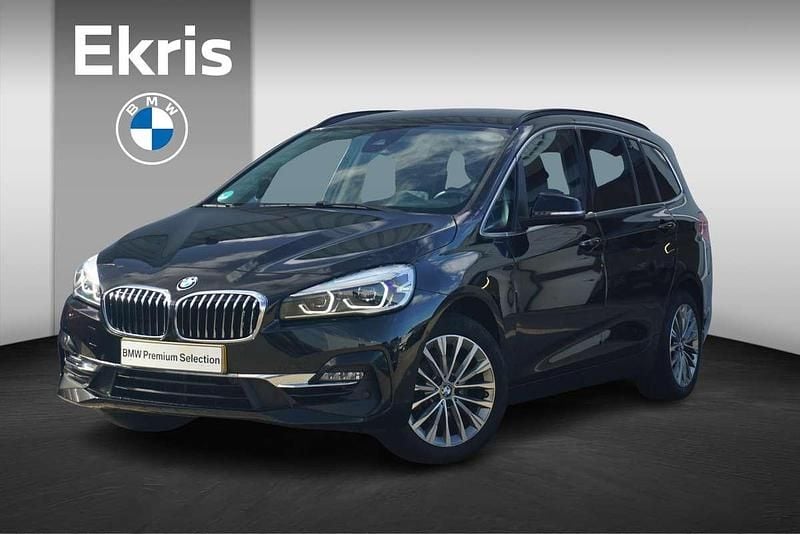 Saphirschwarz metallic (zwart metallic) Gebruikt 2022 BMW 216 Gran Tourer Comfort Edition MPV | € 20.900 (Eerlijke prijs) - Afbeelding 1/4