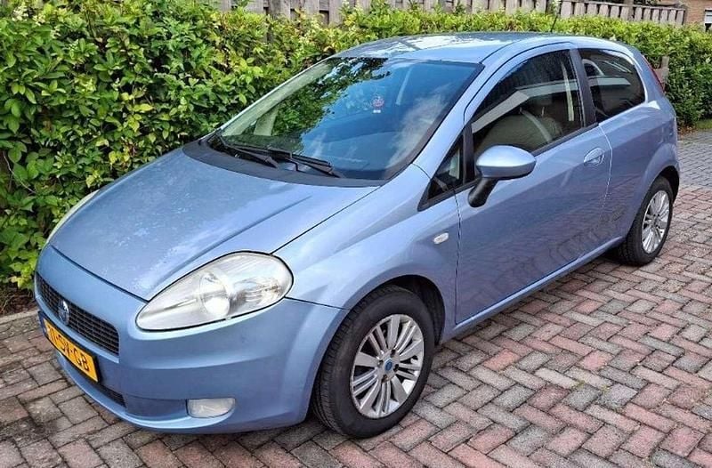 Blauw Gebruikt 2006 Fiat Punto Hatchback | € 850 (Goede deal) - Afbeelding 1/4