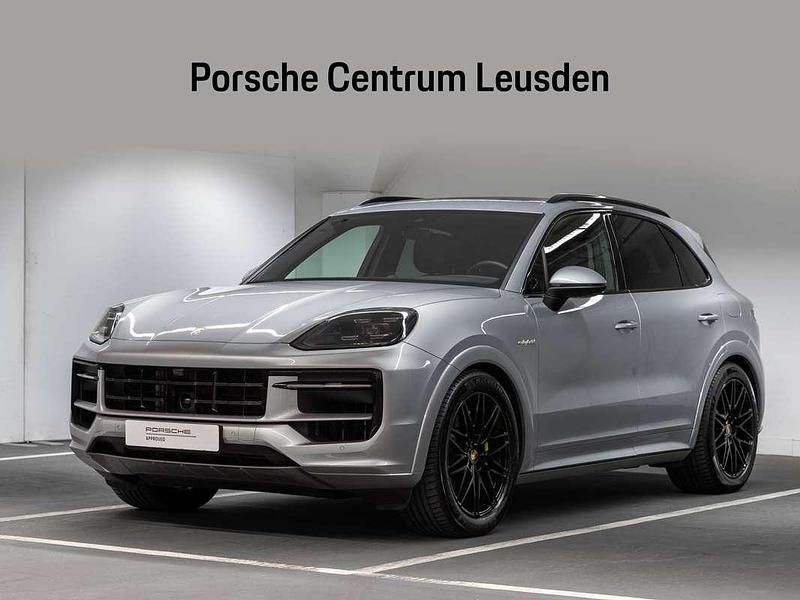 Zilver Occasion 2024 Porsche Cayenne SUV | € 112.850 (Eerlijke prijs) - Afbeelding 1/4