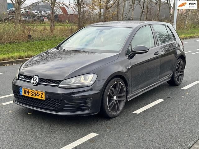 Zwart Gebruikt 2015 VW Golf VII Highline Hatchback | € 8.999 (Goede deal) - Afbeelding 1/4