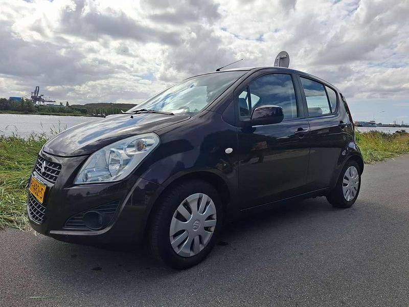 Bruin Gebruikt 2012 Suzuki Splash Hatchback | € 5.100 (Eerlijke prijs) - Afbeelding 1/4