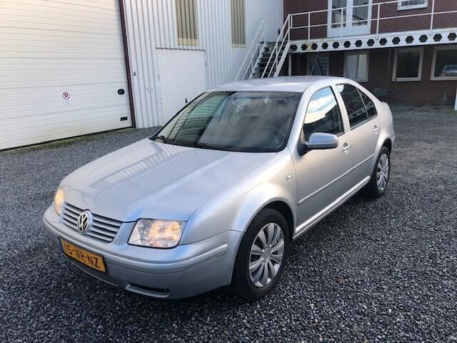Occasion VW Bora 105 PK (77 kW) 2004 Grijs Sedan