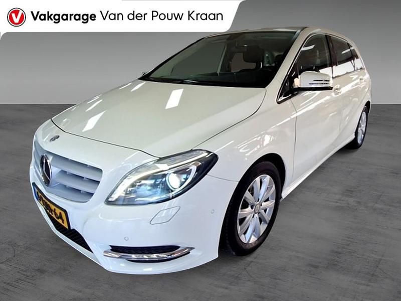 Wit Gebruikt 2013 Mercedes B180 Ambition MPV | € 14.795 (Eerlijke prijs) - Afbeelding 1/4