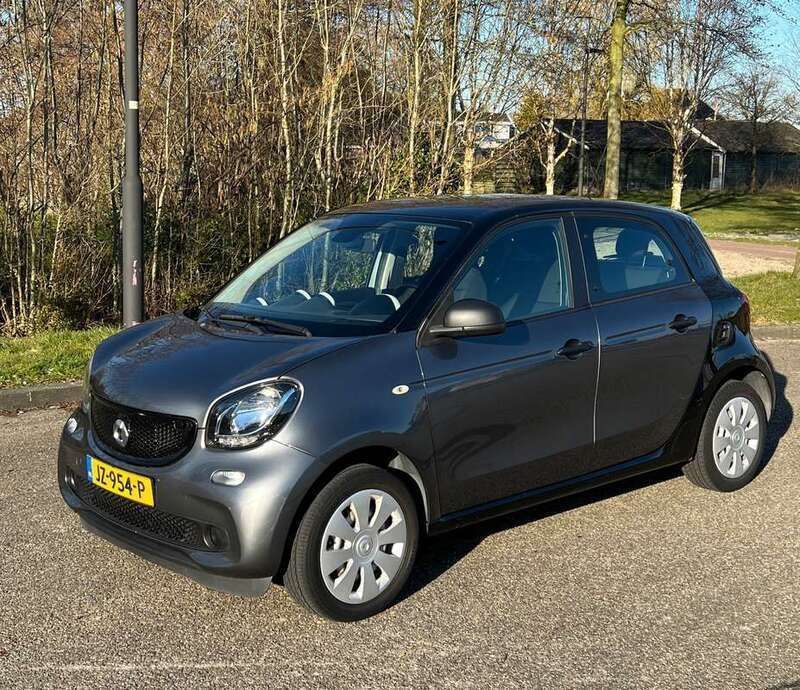 Grijs Gebruikt 2016 Smart ForFour Pure Sedan | € 6.500 (Eerlijke prijs) - Afbeelding 1/4