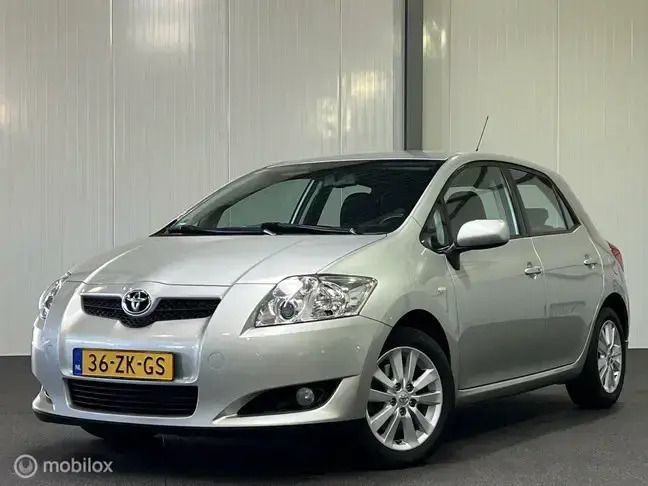 Grijs, metallic lak Gebruikt 2008 Toyota Auris Luna Hatchback | € 8.945 - Afbeelding 1/3