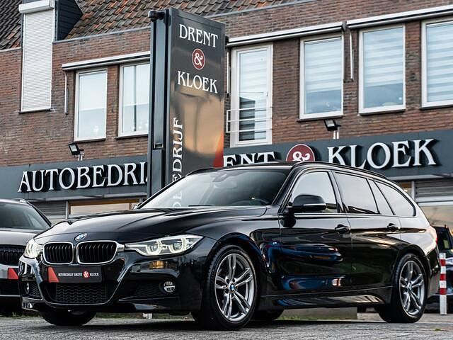 Zwart Gebruikt 2016 BMW 318 M Sport Stationwagen | € 13.950 (Iets duurder) - Afbeelding 1/4