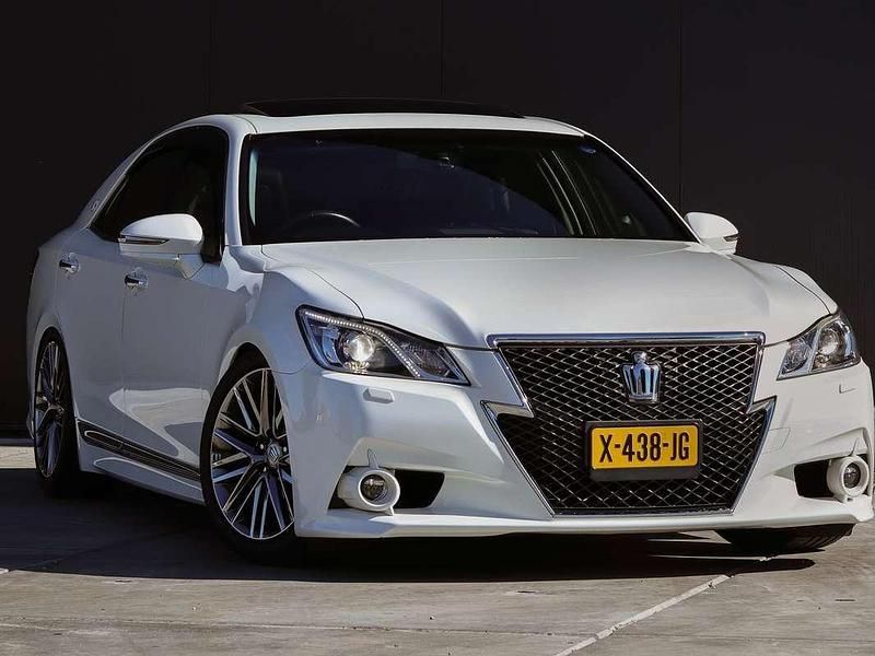 Wit Gebruikt 2013 Toyota Crown Sedan | € 22.450 - Afbeelding 1/4