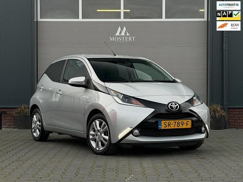 Grijs Gebruikt 2018 Toyota Aygo Hatchback | € 7.950 (Goede deal) - Afbeelding 1/4