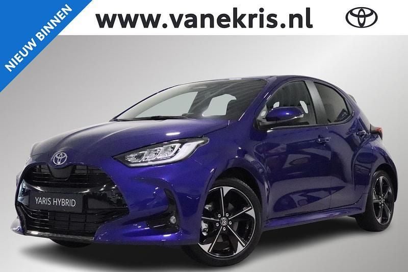 Blauw Nieuw 2025 Toyota Yaris Hybrid Executive Hatchback | € 34.235 (Eerlijke prijs) - Afbeelding 1/4
